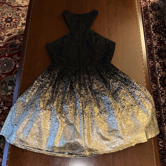 Cocktail or dress for dance. Black and gold jr size 5/6 - Picture 3 of 4